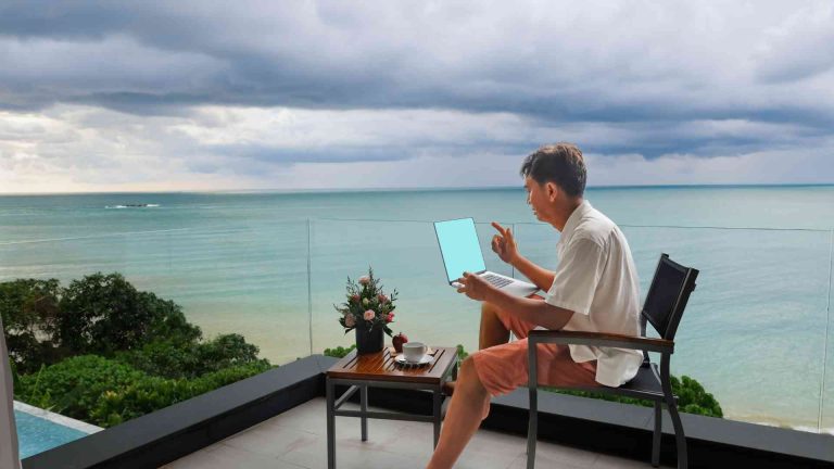Why the Digital Nomad Lifestyle Is on the Rise? Guide