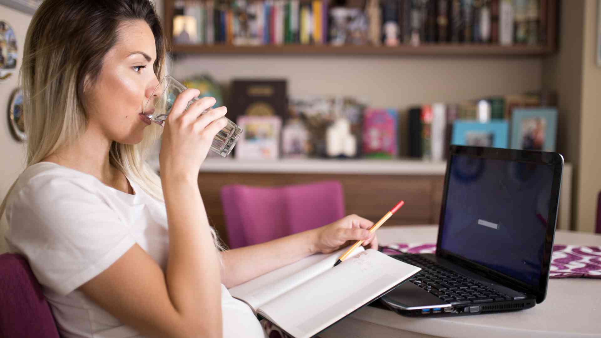 Best Ways to Stay Connected While Traveling: Digital Nomads Staying Connected while Traveling