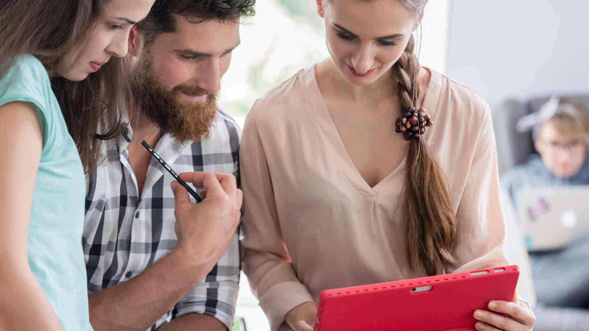 Navigating the Digital Nomad Lifestyle as a Family: 8 Tips Navigating the Digital Nomad Lifestyle as a Family: 8 Tips