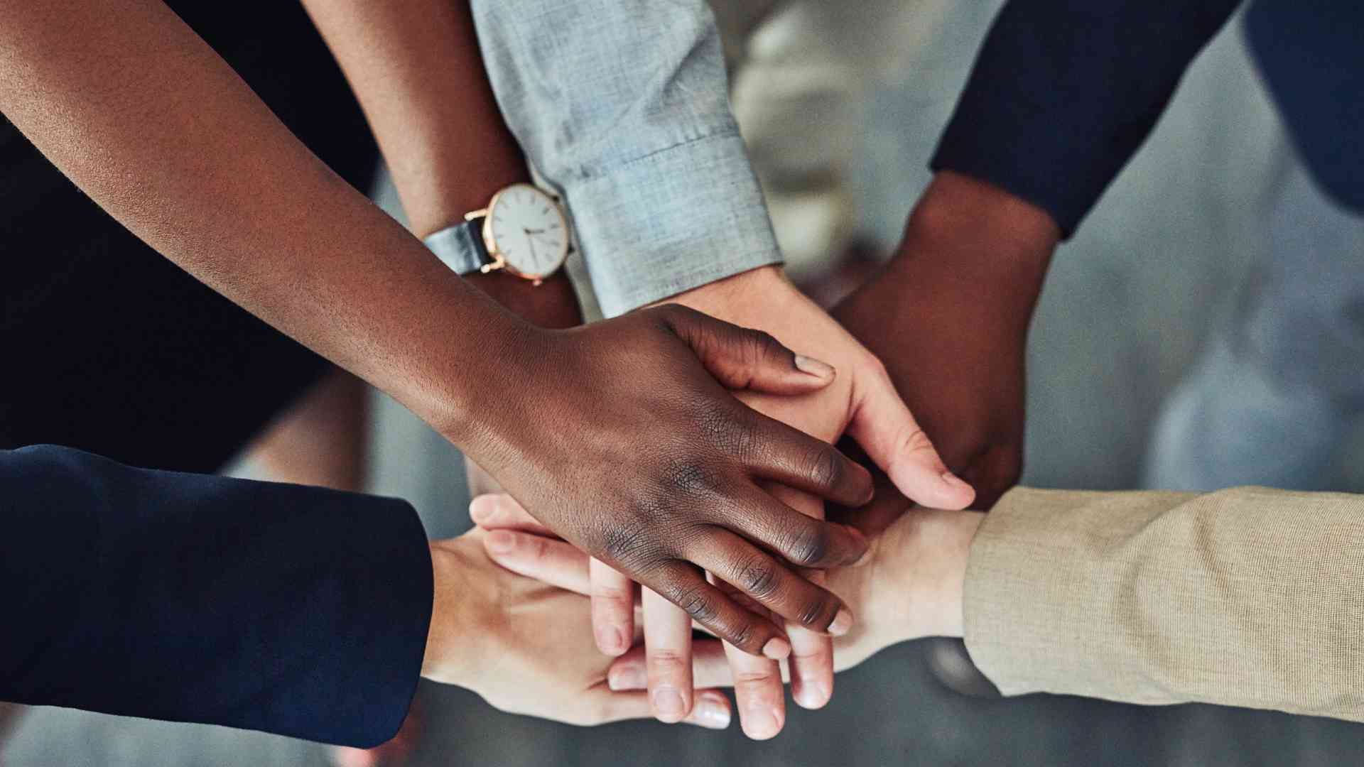 How to Build Strong Local Business Connections as a Nomad? How can I build strong connections with local businesses as a digital nomad
