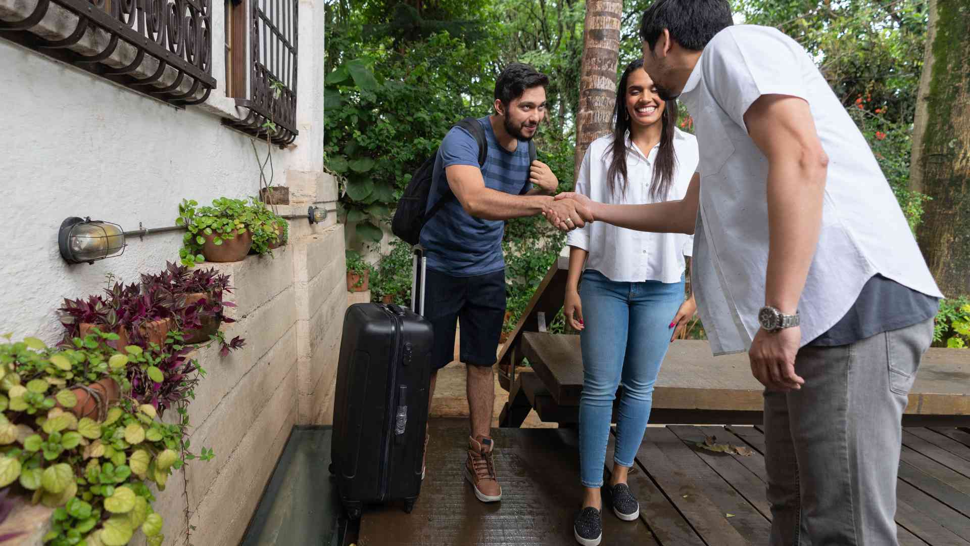 8 Best Practices for Negotiating Long-Term Nomad Rentals