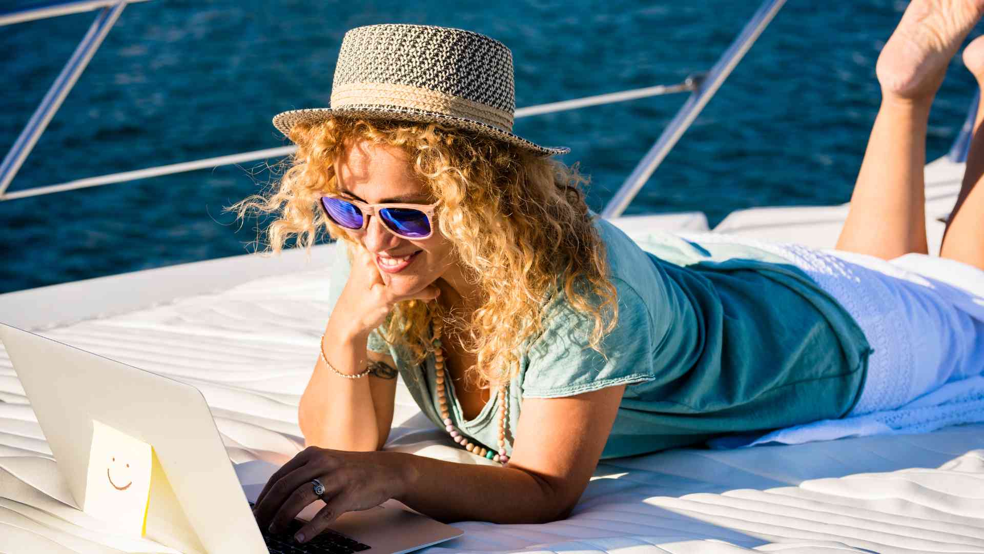 Can Digital Nomad Live on a Boat? Pros, Cons and Tips Guide Can Digital Nomad Live on a Boat? Pros, Cons and Tips Guide