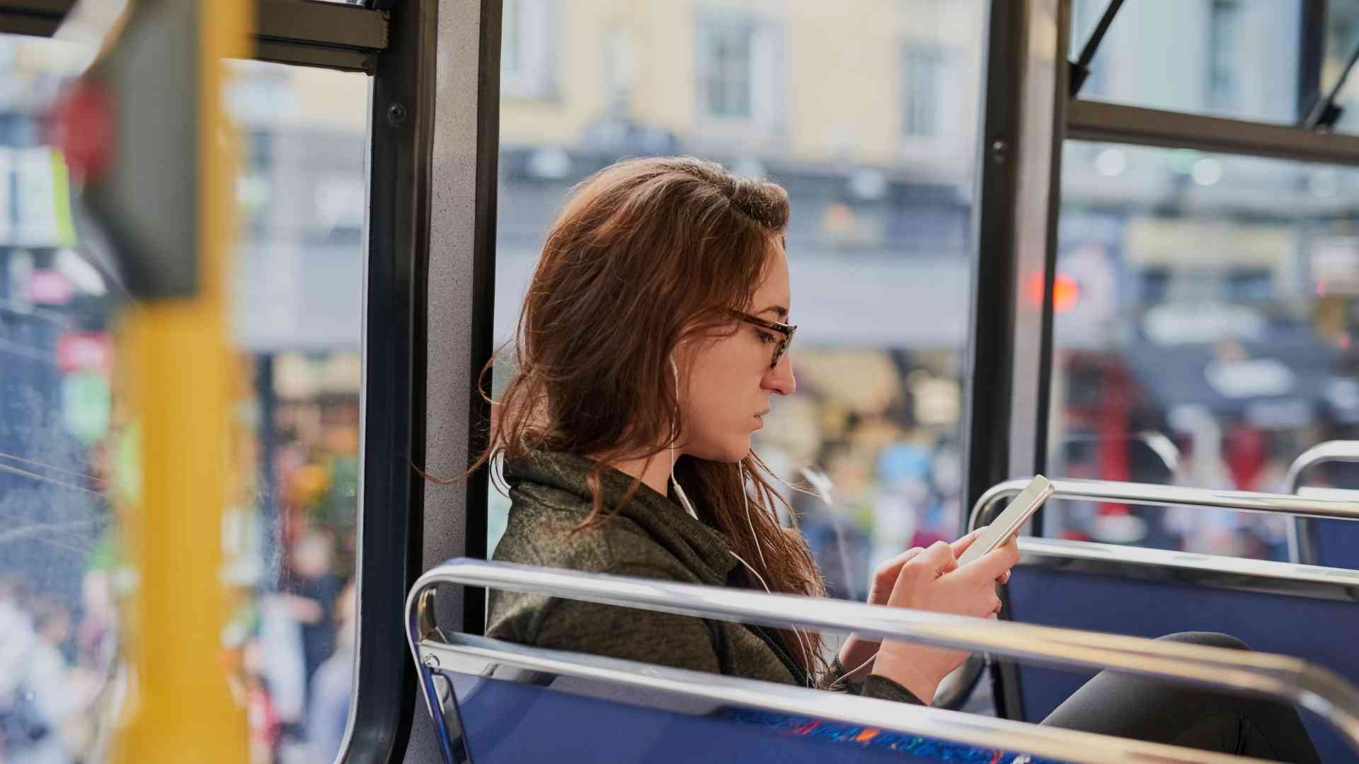 Best Ways to Stay Connected While Traveling: Digital Nomads Staying Connected while Traveling