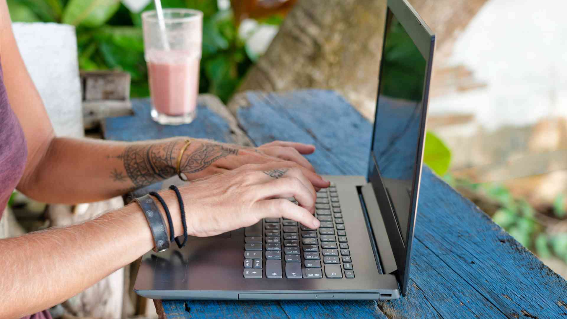 How to Become a Nomadpreneur: Building a Business on the Go Nomadpreneur Crafting Your Business on the Move
