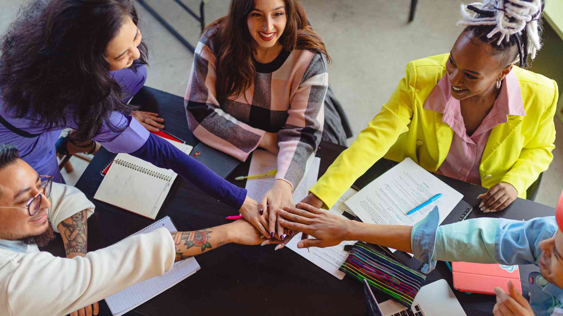 8 Effective Cross-Cultural Client Relationship Strategies What are the best strategies for managing cross-cultural client relationships