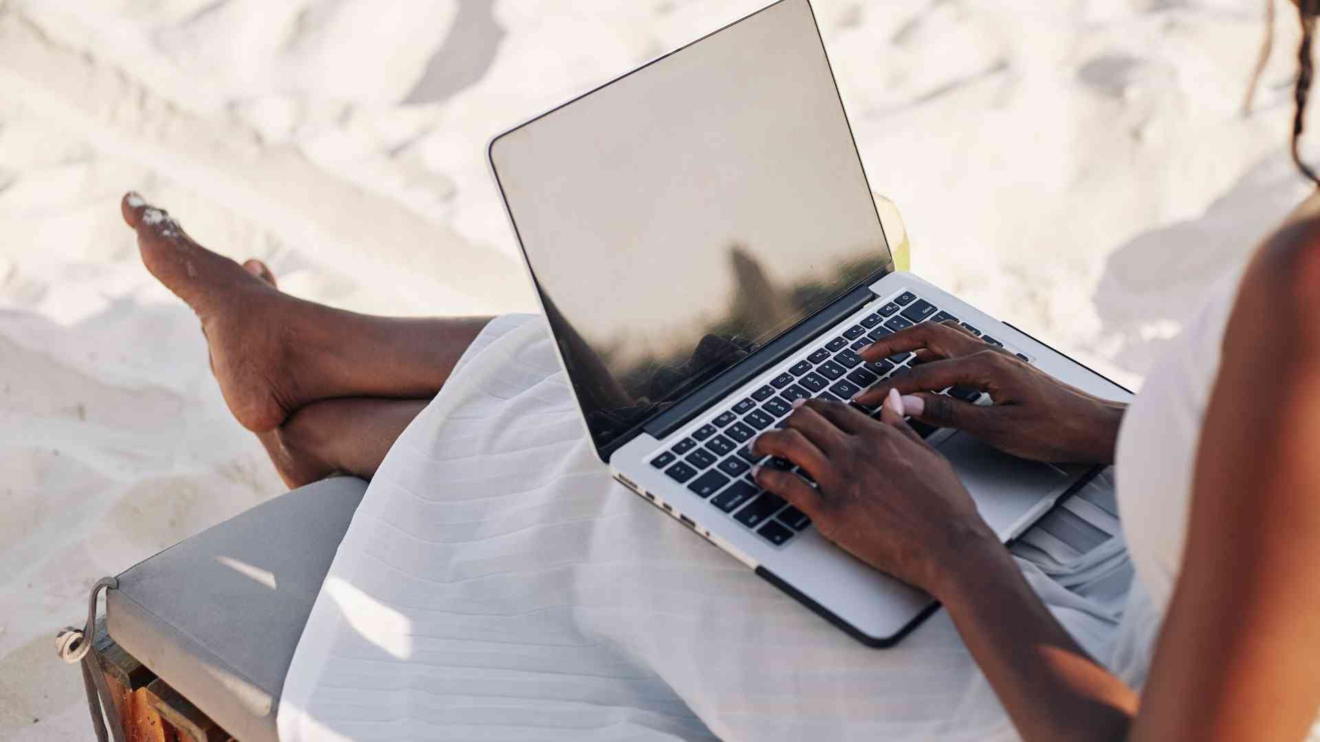 Digital Nomad Office Setup Requirements: Essentials Guide Digital Nomad Office Setup Requirements: Essentials Guide