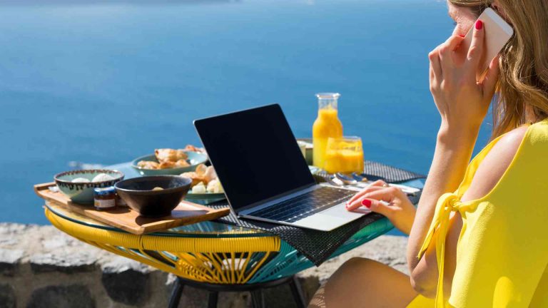11 Tips for Working While You Travel: Guide