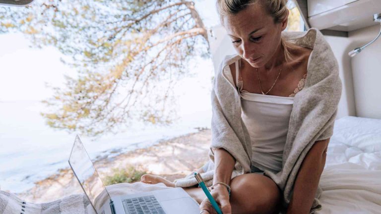 11 Essential Tips for Solo Female Digital Nomads