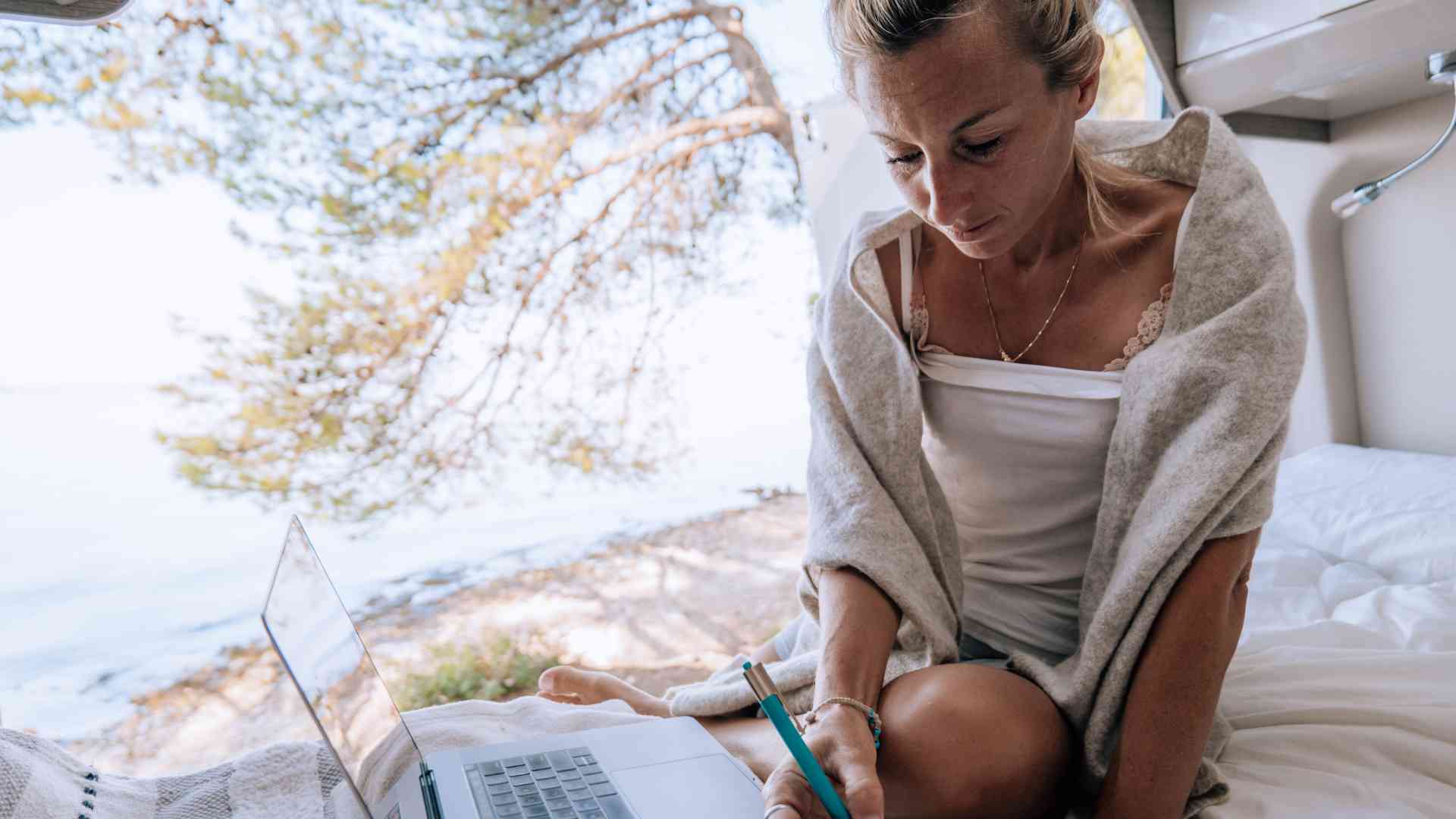 11 Essential Tips for Solo Female Digital Nomads Solo Female Digital Nomad Safety Tips