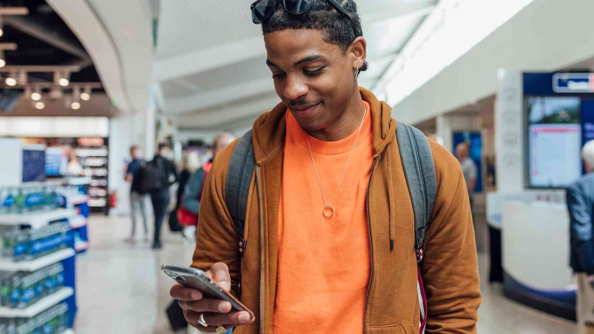Best Ways to Stay Connected While Traveling: Digital Nomads Staying Connected while Traveling