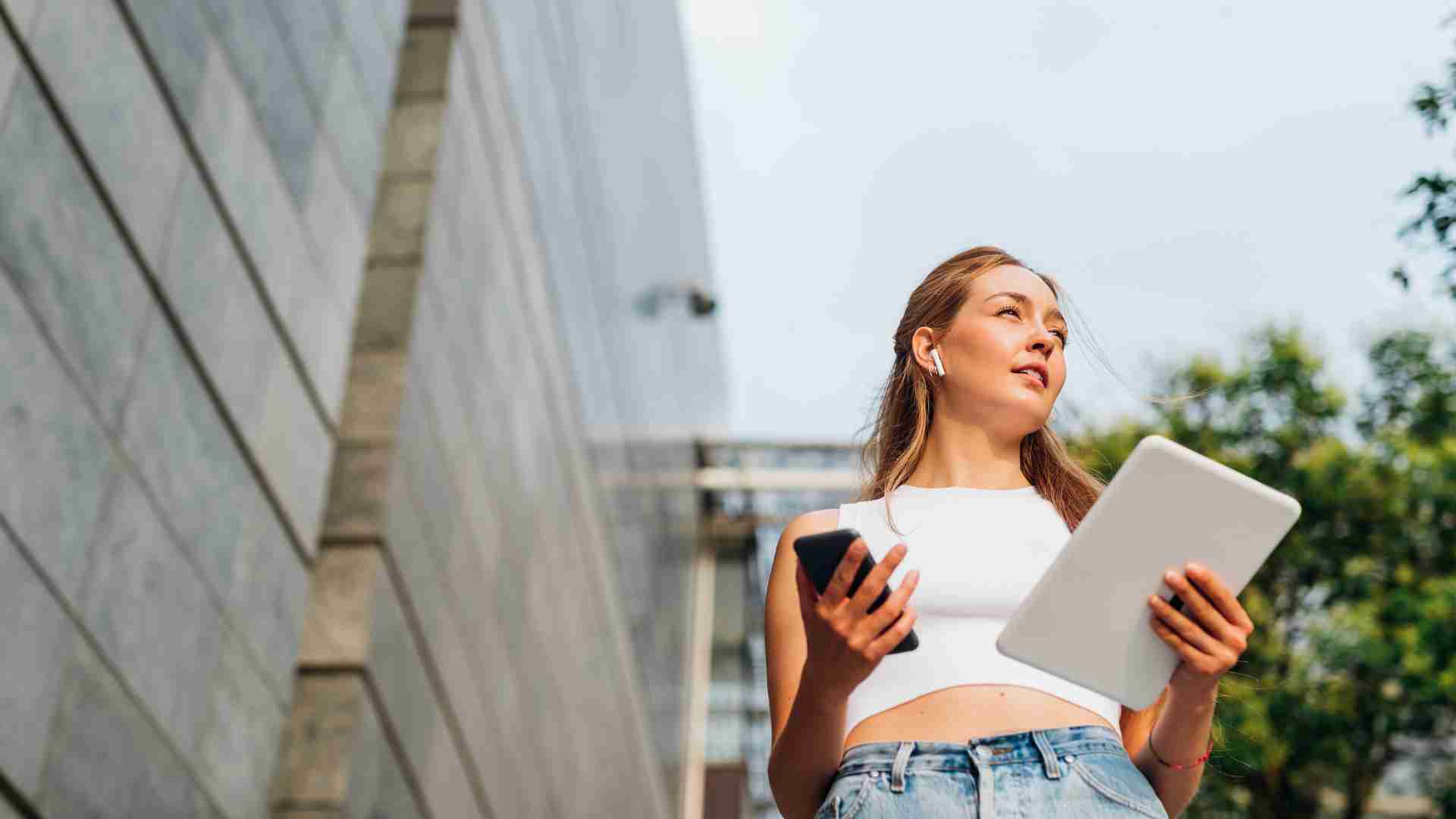 8 Strategies for Fostering Connections with Fellow Nomads What are the best strategies for fostering connections with fellow nomads
