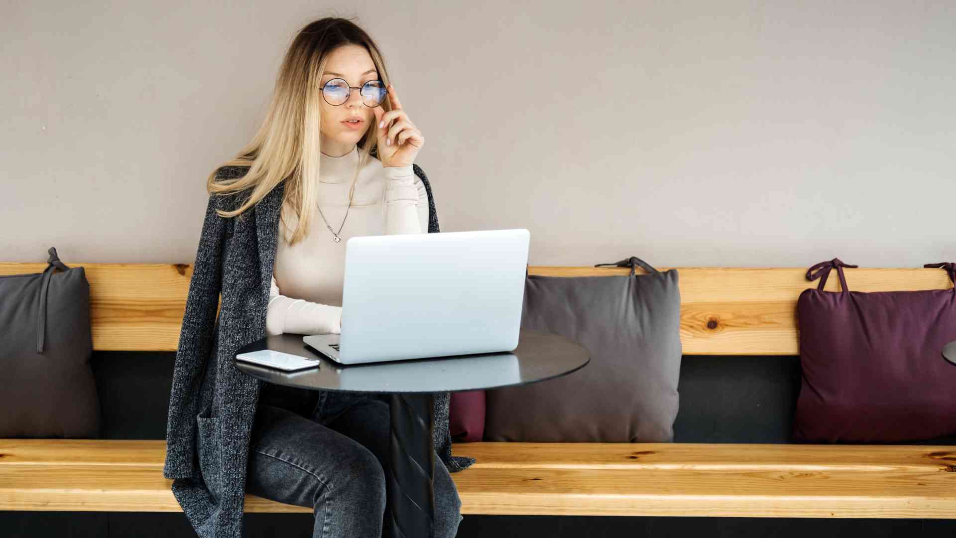 How to Save Money as a Digital Nomad? Proven Ways Guide digital nomad how to save money