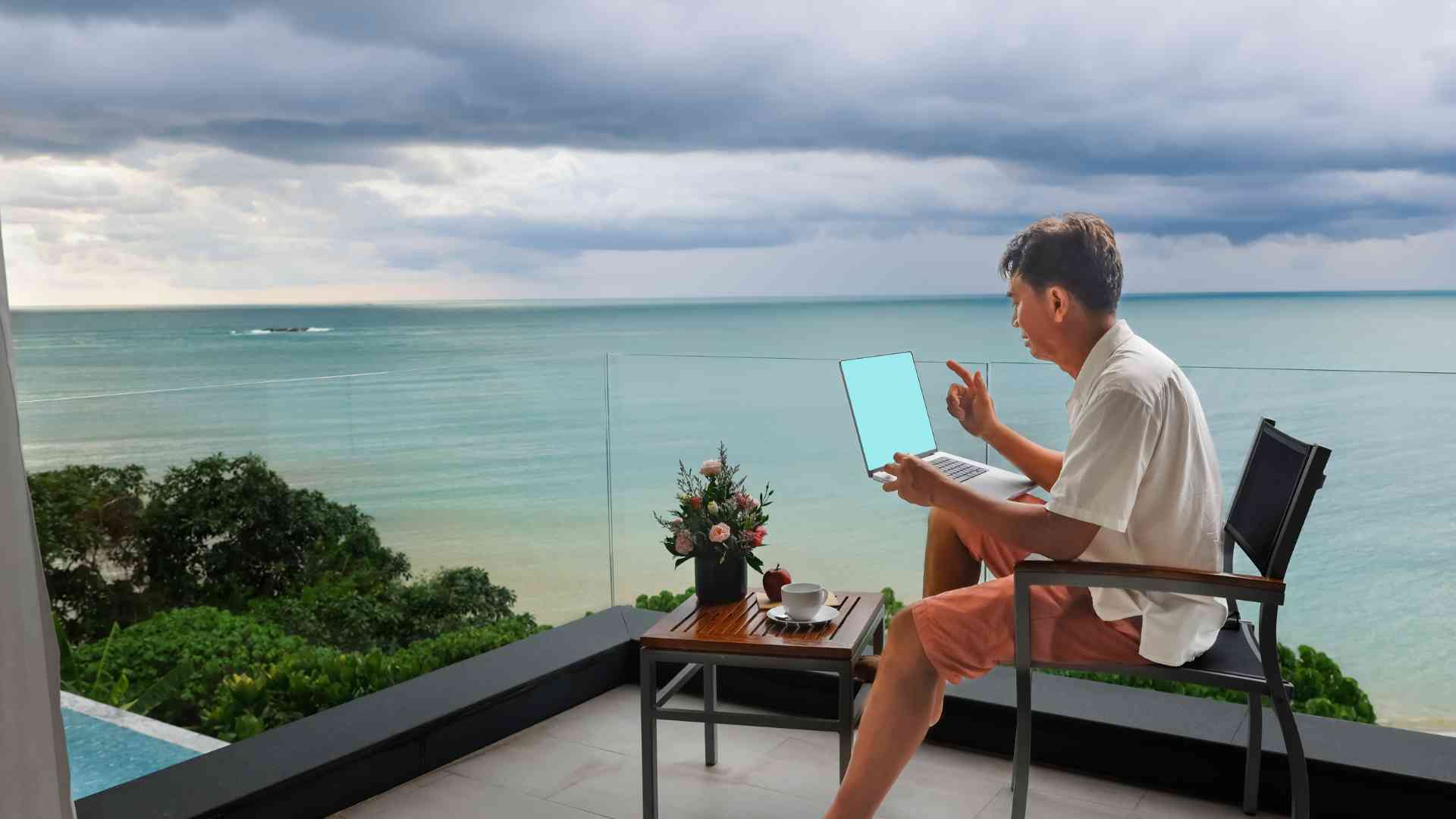 7 Disadvantages of the Digital Nomad Lifestyle: Guide 7 Disadvantages of the Digital Nomad Lifestyle: Guide