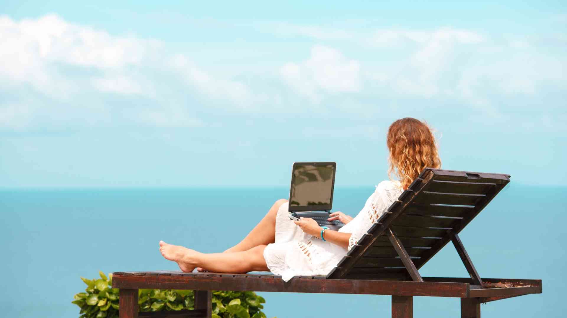 How to Travel the World as a Digital Nomad (With No Regrets) How to Travel the World as a Digital Nomad (With No Regrets)