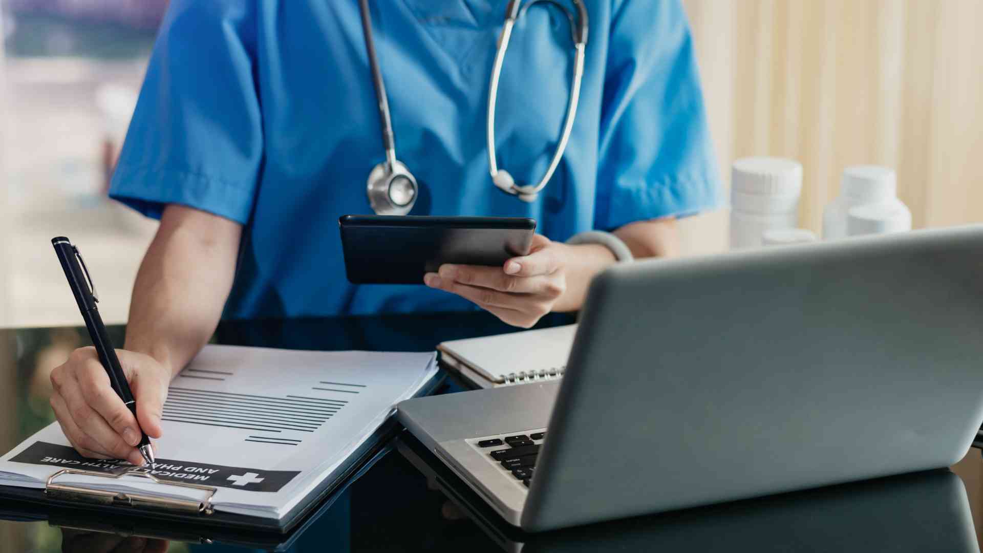Healthcare Solutions for Digital Nomads: Well-Being Guide Healthcare Solutions for Digital Nomads