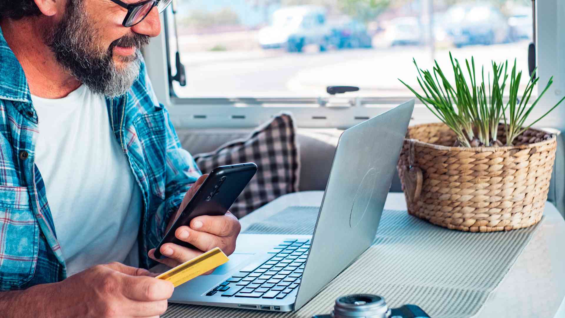 Would You Like to Be a Digital Nomad? Pros and Cons Guide would you like to be a digital nomad