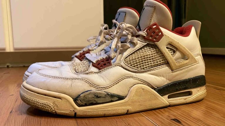 How do I get the yellow out of the soles of Jordans?