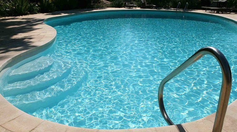 How to Use Baking Soda for Pool Maintenance