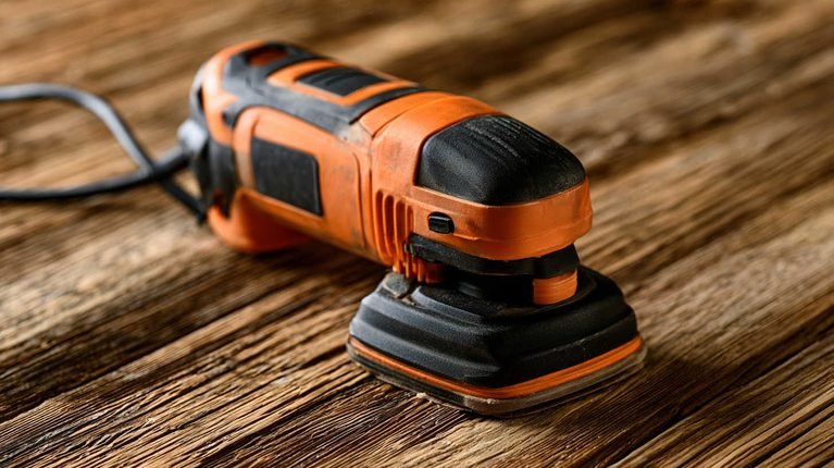How to change sandpaper on Black Decker 7404 finish sander?